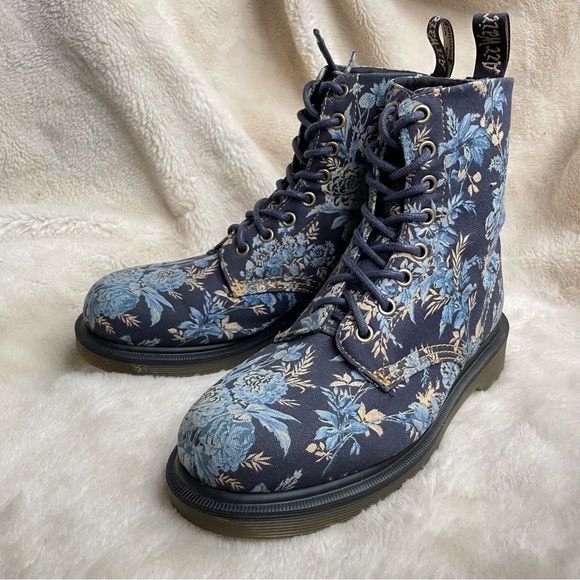 Dr. Martens Beckett Blue Floral Canvas Boots - Picture 7 of 12